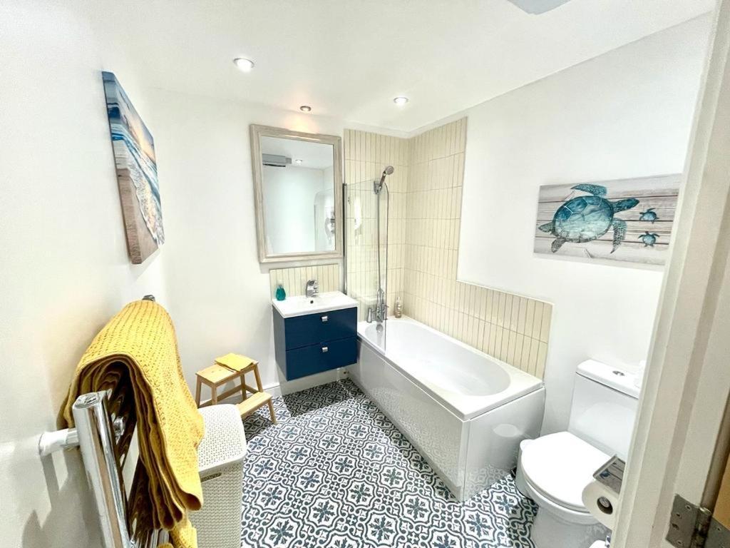 Cosy 1 Bedroom Apartment With Balcony Near Chiswick Londra Exterior foto