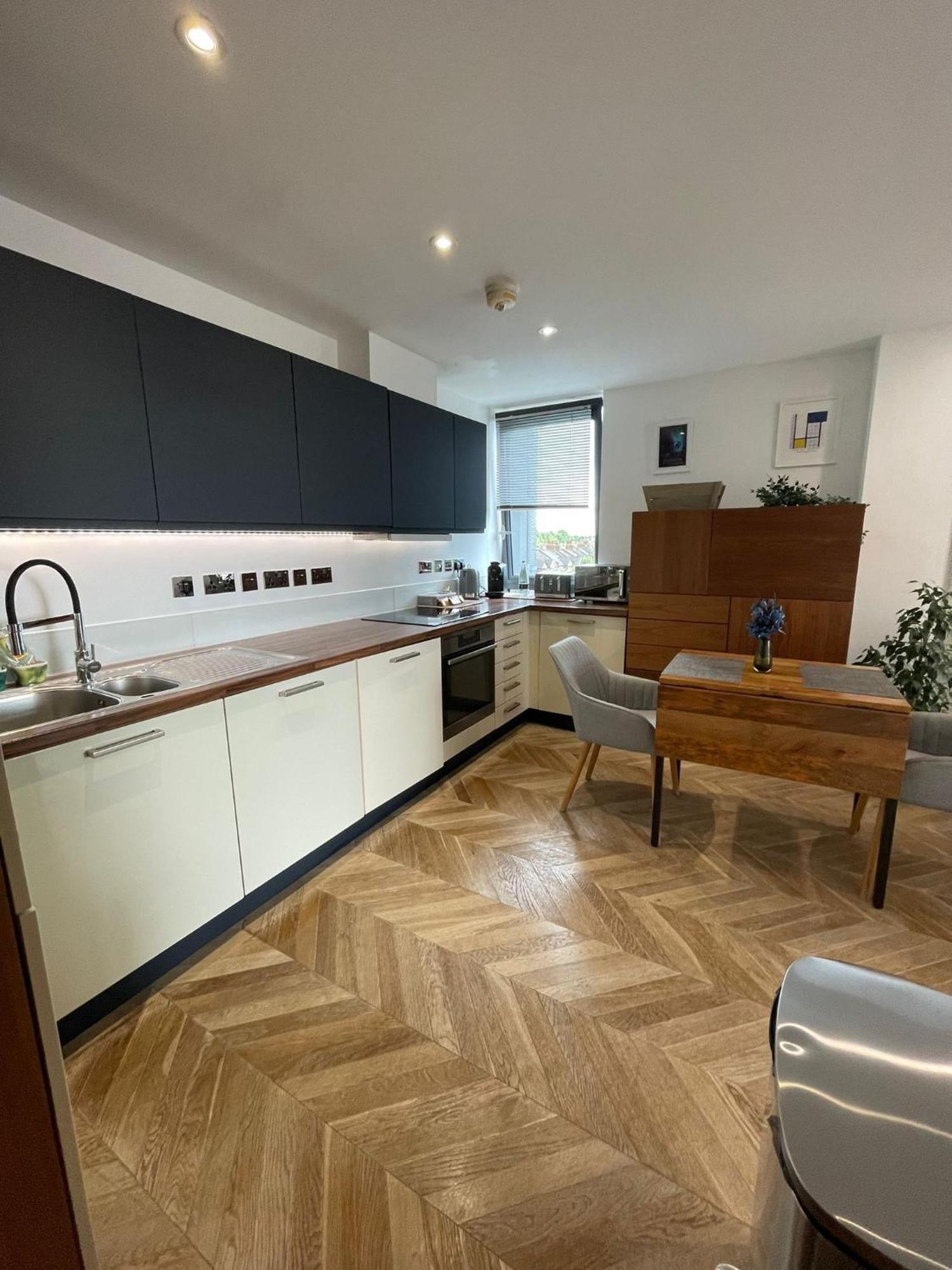 Cosy 1 Bedroom Apartment With Balcony Near Chiswick Londra Exterior foto